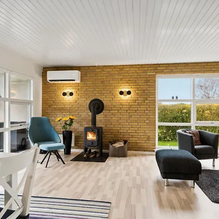 Gudrun - 250m From The Sea By Interhome *